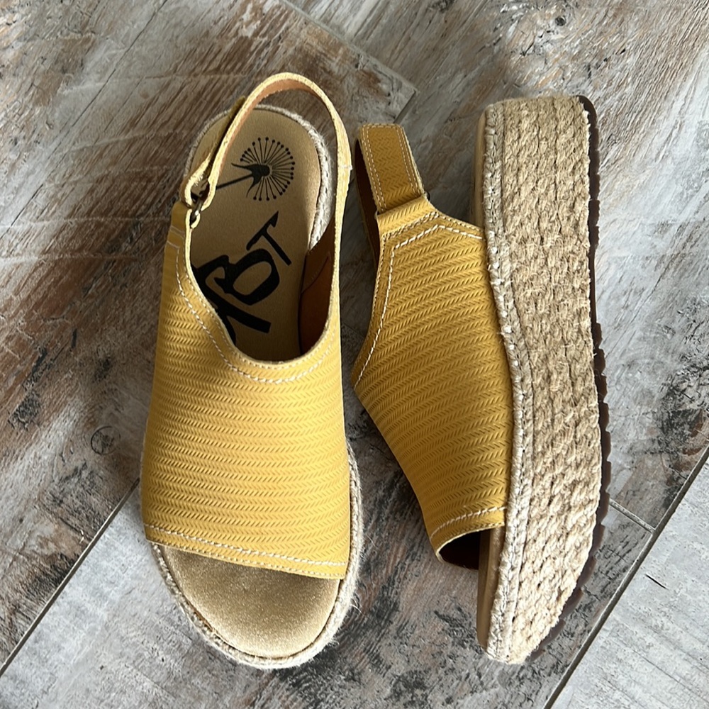 OTBT Sandals yellow - Picture 3 of 3